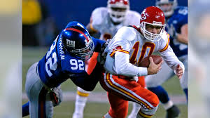 Pro football hall of fame defensive end michael strahan comes in at #9 on the list of top 10 mic'd up guys of all time. Michael Strahan Through The Years