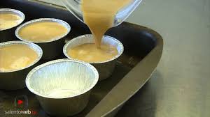 Per preparare le crêpes con latte di mandorla, versate in una ciotola la farina setacciata e versate a filo il latte precedentemente diluito con l'acqua. Panna Cotta Alla Leccese Con Caffe E Latte Di Mandorla Video Ricetta Youtube