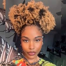 Lily Walters's Instagram, Twitter & Facebook