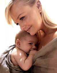 Spice Girls Daily: Emma Introduces Baby Tate