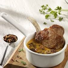 Cote De Veau Aux Champignons Des Bois Et Veloute De Potirons Beauvallet En 2020 Veloute Potiron Tagliatelles De Legumes Potiron