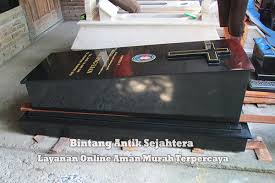Simbol status sosial bisa dilihat dari bentuk, ukuran serta pernak pernik yang. Makam Marmer Granit Model Kristen Pusat Marmer Tulungagung Pusat Marmer Tulungagung