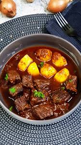Rindergulasch Klassisch Deftig Und Zart Lydiasfoodblog Rezept Rezepte Gulasch Rezept Einfach Rindergulasch Rezept