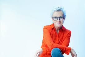 À partir de 60 ans, c'est le carré court qui est à privilégier afin de dégager la nuque, les joues et la mâchoire. Coupe De Cheveux Courte Apres 60 Ans Des Idees Simples Pour Un Look Parfait