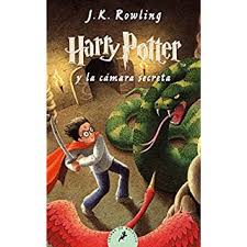 El joven vuelve por quinta vez a su escuela de magia, en el peor de los momentos debido a su seguridad, pues el señor tenebroso sigue adquiriendo cada vez más y más poder y fuerza, de esta manera está por poner en jaque al chico y sus amigos, por suerte para él una antigua orden de magos que se habían dedicado a vencer el mal, vuelve a reunirse para ayudar a harry. Descargar Harry Potter Y La Camara Secreta J K Rowling Gratis
