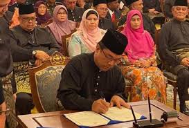 Perbadanan ketua menteri melaka, jalan konvensyen, kompleks mitc (mpc) wilayah selatan bersama encik mohd hisyam hatimtai pengurus mpc wilayah selatan di pejabat perbadanan ketua menteri melaka (cmi) bagi membincangkan tentang 'melaka productivity' satu inisitif antara mpc. Perbadanan Ketua Menteri Melaka Kerajaan Negeri Melaka Masih Berfungsi Seperti Biasa Reduce Telah Diedarkan Oleh Perbadanan Pengurusan Sisa Pepejal Dan