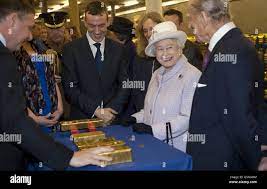Queen Elizabeth II and the Duke of Edingburh looks at gold bars during  their visit to the Bank of England in central London Stock Photo - Alamy
