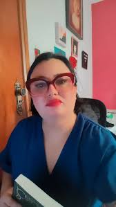 Os livros do Fabrício Carpinejar são abraço em forma de palavra. Textos que  acolhem, fazem sorrir, emocionam e lembram do que realmente importa: afeto,  presença e amor nas pequenas coisas. Uma escolha