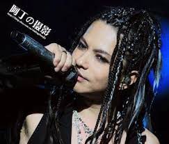 Berikut 10 potret hyde yang selalu tampak energik dan. Men Women Hairstyles Braid Hairstyles Hyde L Arc En Ciel Hair Styles Medium Long Hairstyle Womens Hairstyles