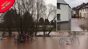 All about temperatures, precipitation, sunshine, snow, heat and more wales weather information. Uk Weather Hordes Enjoy Sunshine And Warmer Weather As Wales Hit With Heavy Flooding Mirror Online