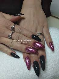 Best autumn shades to paint your nails during the season. Autobiography Medicine Effect Cerne Gelove Nehty Thefrazzledlife Com