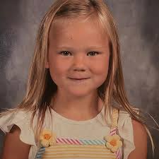 She's only 3 months old, but Laura Kate already loves the camera 📸💗 She  gave me the sweetest little poses the other day—this girl knows how to work  the lens 😆 Swipe