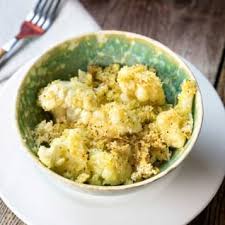 Ingredienti per il cavolfiore in padella con pangrattato 1 kg cavolfiore 100 g pangrattato 6 filetti acciughe sott'olio 4 cucchiai olio extravergine d'oliva 1 spicchio aglio q.b. Cavolfiore Gratinato Con Pesto Panko Pangrattato