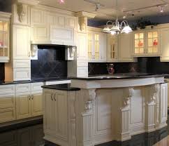 This antique white cabinet ideas will give your kitchen's beauty without leaving its main function as a place to store items for kitchen needs. Antique White Kitchen Cabinets With Granite Countertops Photos Thenext Countertop