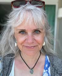 Hey guys my name is Savannah and I'm 16 years old im from des moines iowa  (any Iowan swifties?)I have been a swiftie since I was 10 i started because  of reputation