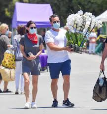 Courteney cox has come clean about undergoing fillers and intervention, revealing how she struggled with her appearance. Pin On Celebskart Feed