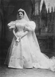 Bride Will Be 11th To Wear 120 Year Old Heirloom Wedding Dress Photos Old Wedding Dresses Heirloom Wedding Dress Bride Dress Vintage