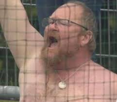 Toms hjerte stoppede midt på tribunen: