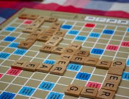 how many letter tiles are in scrabble