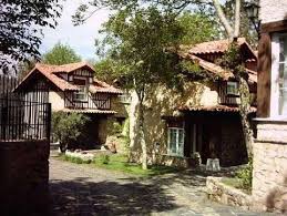 La casa está en la planta baja de una casa de dos plantas con porche y jardín. Casas Rurales En La Alberca Salamanca Hundredrooms