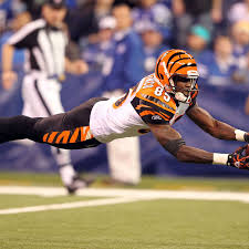 This useful short video explains exactly how it's done, and will help you get good at footbal. Better Bengals Wide Receiver A J Green Or Chad Johnson Cincy Jungle