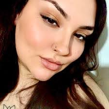 Catherine Broxton's Instagram, Twitter & Facebook