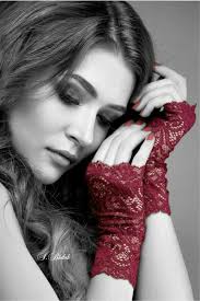 Black And White Vs Color Portraits Pin De Forouzan Ameri Em Colour Splash Splash De Cor Dama De Vermelho Preto E Branco