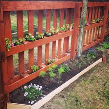 Gartenzaun Selber Bauen Aus Paletten Ausgefallene Diy Ideen Fur Den Gartenzaun Gartenzaun Selber Bauen Zaun Aus Paletten Selber Bauen Paletten