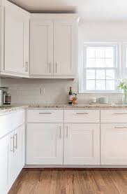 Laminate Floor In Brown Inside A Kicthen With White Cabinets And A Small Window With White Fra In 2020 Kitchen Backsplash Designs Luxury Kitchen Cabinets Beige Kitchen