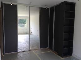 Vous retrouvez donc dans cette collection : Grand Dressing D Angle Avec Porte Coulissantes Miroirs Toute Hauteur In Deco