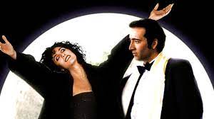 Loretta, rimasta vedova molto presto, sta pensando di risposarsi con johnny cammareri che. Stregata Dalla Luna Film 1987 Mymovies It
