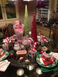 Christmas Table Setting Love The Candy Cane In The Cups And For Decorations B Christmas Table Settings Paper Christmas Decorations Christmas Tablescapes