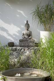 Faites Votre Part De Bien La Ou Vous Etes Ce Sont Les Petites Parts De Bien Rassemblees Qui Submergent Le Monde D Buddha Garden Zen Garden Meditation Garden