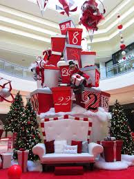 Christmas Decor For Upper Canada Mall Decor De Noel Christmas Decorations Christmas Store Mall Decor