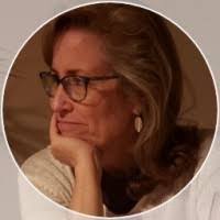 Elizabeth Paradis's Instagram, Twitter & Facebook