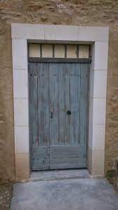 Si votre porte d'entrée coince au niveau du cadre supérieur ou raye la surface du sol, il. Porte D Entree Rustique Type Ferme Http Www Portesantiques Com Portes Rustiques Porte D Entree Rustique Portes