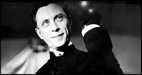 A Movie Review by Dan Stumpf: BIZARRE, BIZARRE (1937).