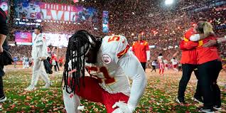 Chiefs part ways with veteran defensive lineman Mike Danna