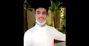 فارس الرقيبة هو فارس علي الرقيبة، وهو شقيق الناشط منصور علي الرقيبة، وهو شاب سعودي مؤثر في وسائل التواصل الاجتماعي وخاصة على برنامج سناب شات، حيث يتابعه الآلاف من الأشخاص ويرصدون يومياته التي يعرض. Ø´Ø§Ù‡Ø¯ Ù†Ø¬Ù… Ø³Ø¹ÙˆØ¯ÙŠ Ø´Ù‡ÙŠØ± Ù„Ù… ÙŠÙ‚Ø§ÙˆÙ… Ø¬Ù…Ø§Ù„ Ø´Ø§Ø¨ Ù„Ø¨Ù†Ø§Ù†ÙŠ ÙØªØºØ²Ù„ Ø¨Ù‡ ÙˆÙ‡Ø°Ø§ Ù…Ø§ Ø¹Ø±Ø¶Ù‡ Ø¹Ù„ÙŠÙ‡ Ù… Ù‚Ø§Ø¨Ù„ Ø§Ù„Ù…Ø§Ù„