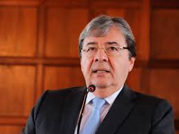 Luchó por sus convicciones y murió defendiéndolas, lamentó. Fallece El Ministro De Defensa Colombiano Carlos Holmes Trujillo Ultimas Noticias