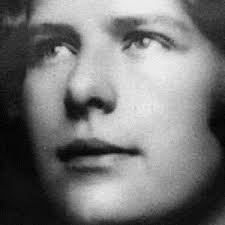 1 WELSH WOMEN WHO MADE WAVES Peggy Davies, Tenby