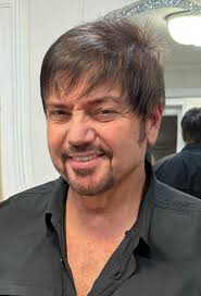 Today I was honored to cut & style the talented, country music star Jeff  Bates! As many of you know, Jeff has one of the most distinctive and  powerful voices in the