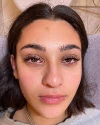 Kari Ayers's Instagram, Twitter & Facebook