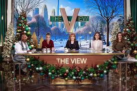 It's officially the holiday season on set at #TheView!🎄🎁