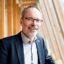 Renewable Heating and Cooling in Integrated Urban and Industrial Energy  Systems