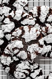 Costco bakery christmas cookies : Fudgy Chocolate Crinkle Cookies Garnish Glaze