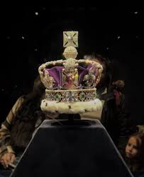 THE IMPERIAL STATE CROWN, 1937 (aka THE crown) 👑 The Black Prince's Ruby and the 317.4 carat Cullinan II Diamond are set at the centre of this crown @royalofthewould . . . . . . . . . #