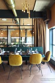 Fluwelen Eetkamerstoelen Roomed Dining Room Design Restaurant Interior Restaurant Interior Design
