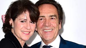 Actor Robert Lindsay gets Freedom of the Borough of Erewash