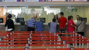 El aporte familiar permanente es una cantidad de dinero (bono), reajustable en febrero de cada año, que se entrega a las familias de menores ingresos que cumplan los requisitos. Valparaiso Llaman A Beneficiarios A Cobrar Aporte Familiar Permanente